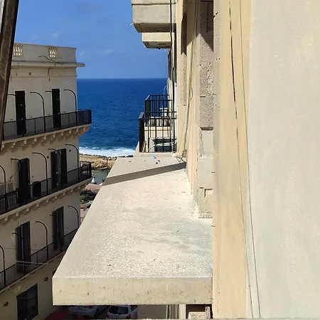 Blue Bay سليمة